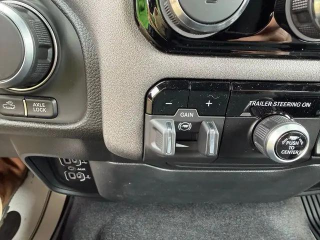 2026 Ram 1500 Warlock Crew Cab 4x4 5'7" Box