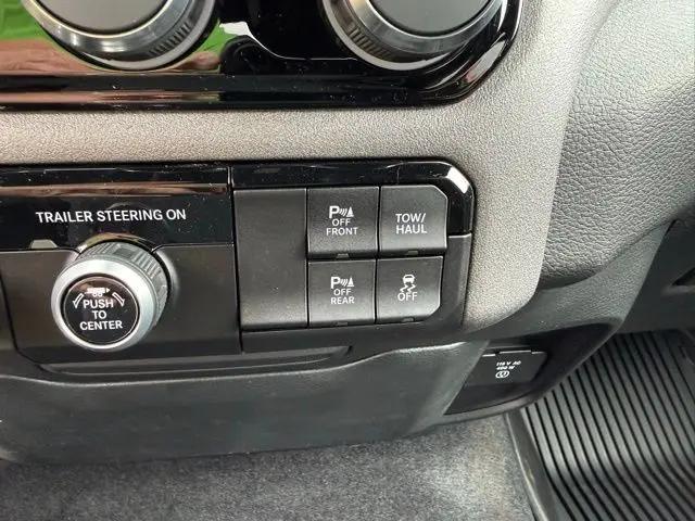 2026 Ram 1500 Warlock Crew Cab 4x4 5'7" Box