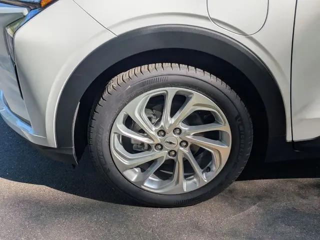 2027 Chevrolet Bolt LT FWD