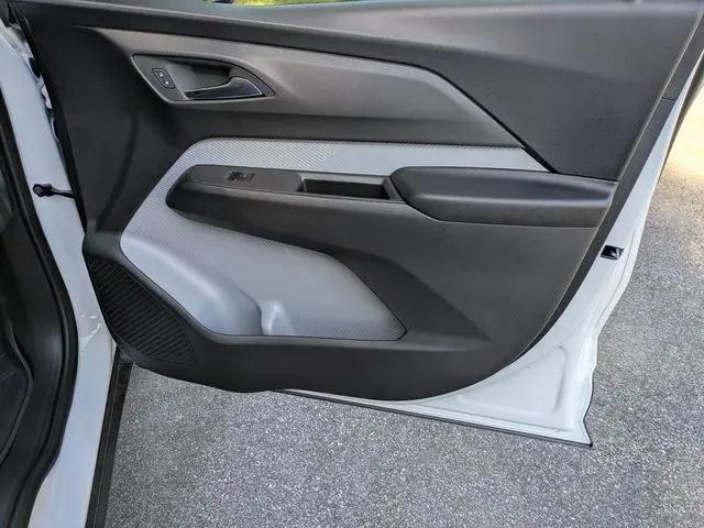 2027 Chevrolet Bolt LT FWD