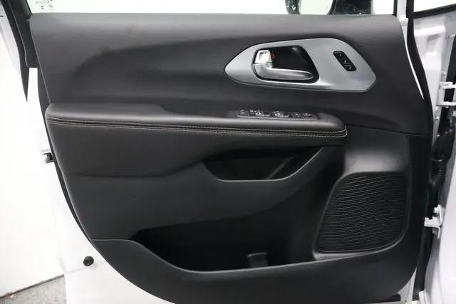 2026 Chrysler Pacifica Limited AWD