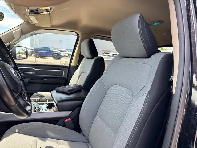 2020 Ram 1500 Big Horn Crew Cab 4x4 5'7" Box