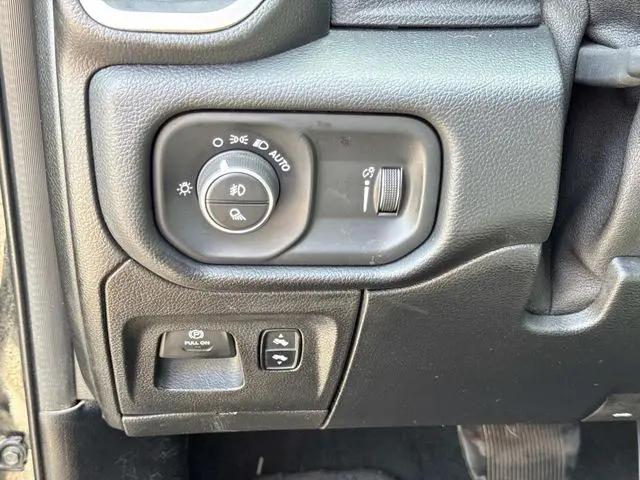 2020 Ram 1500 Big Horn Crew Cab 4x4 5'7" Box