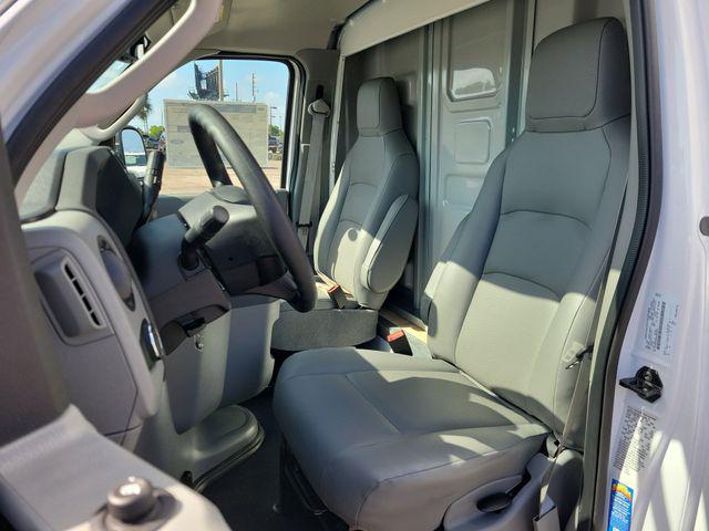 2027 Ford E-Series Cutaway Base