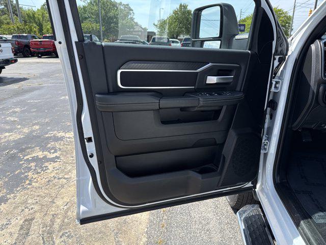 2025 Ram 3500 Big Horn Crew Cab 4x4 8' Box