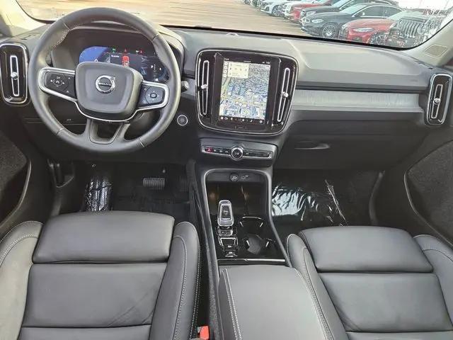 2025 Volvo XC40 B5 Plus Bright Theme