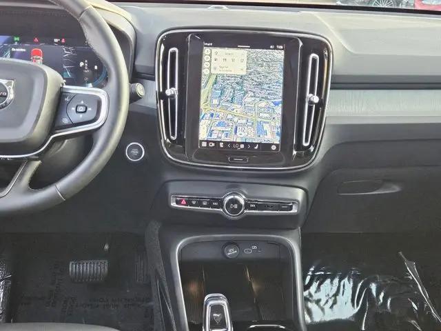 2025 Volvo XC40 B5 Plus Bright Theme