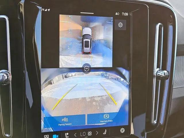 2025 Volvo XC40 B5 Plus Bright Theme