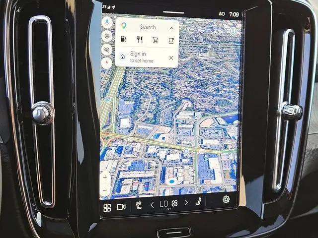 2025 Volvo XC40 B5 Plus Bright Theme