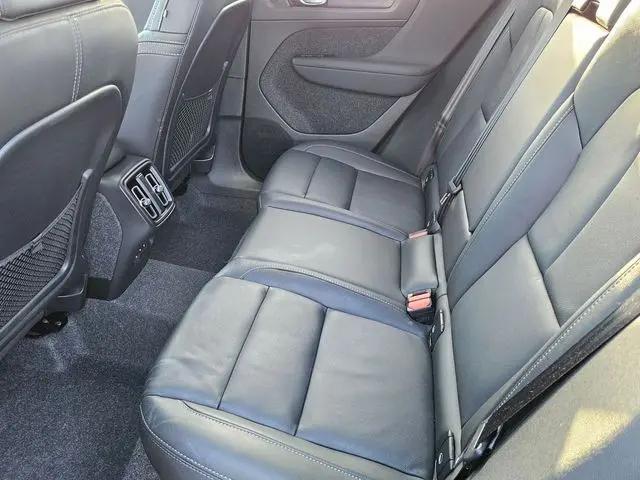 2025 Volvo XC40 B5 Plus Bright Theme