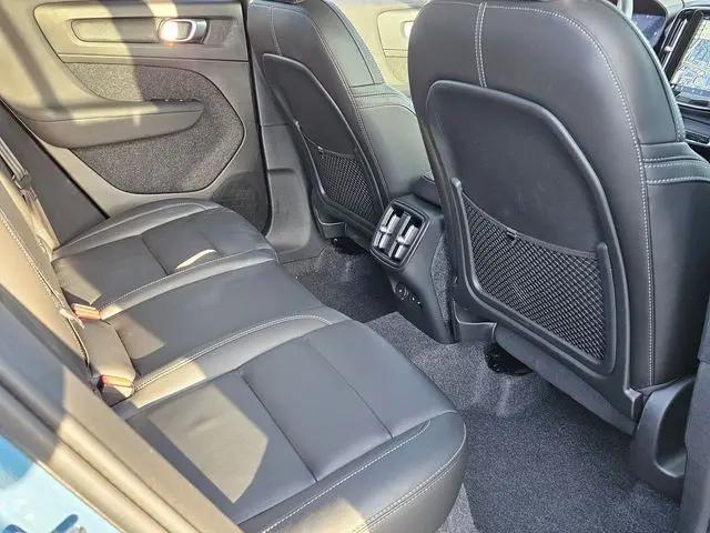 2025 Volvo XC40 B5 Plus Bright Theme