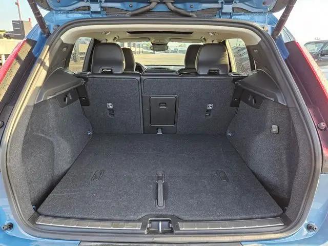 2025 Volvo XC40 B5 Plus Bright Theme