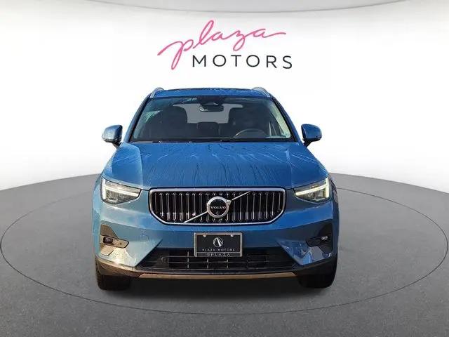 2025 Volvo XC40 B5 Plus Bright Theme