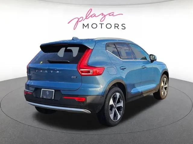 2025 Volvo XC40 B5 Plus Bright Theme