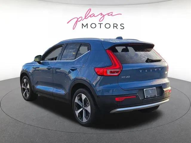 2025 Volvo XC40 B5 Plus Bright Theme