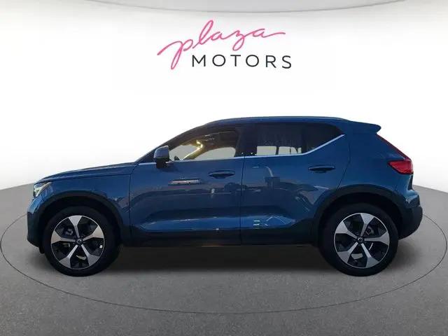 2025 Volvo XC40 B5 Plus Bright Theme