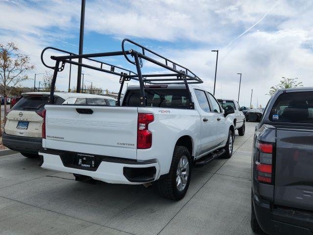 2023 Chevrolet Silverado 1500 4WD Crew Cab Short Bed Custom