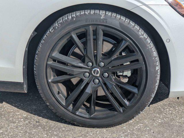 2024 Volvo S60 B5 Plus Black Edition