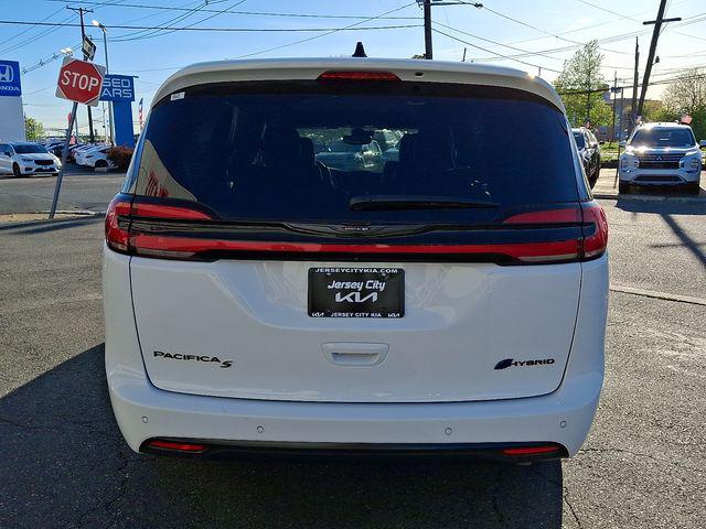 2024 Chrysler Pacifica Hybrid S Appearance Pkg