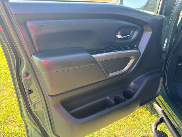 2024 Nissan Titan Crew Cab SV 4x4