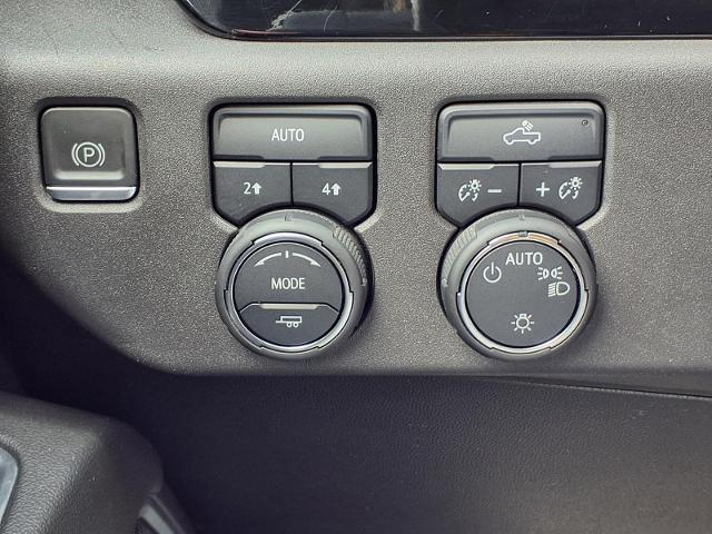 2022 Chevrolet Silverado 1500 4WD Crew Cab Short Bed LT with 2FL