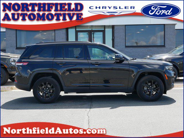 2024 Jeep Grand Cherokee Altitude 4x4 for sale in Northfield, MN