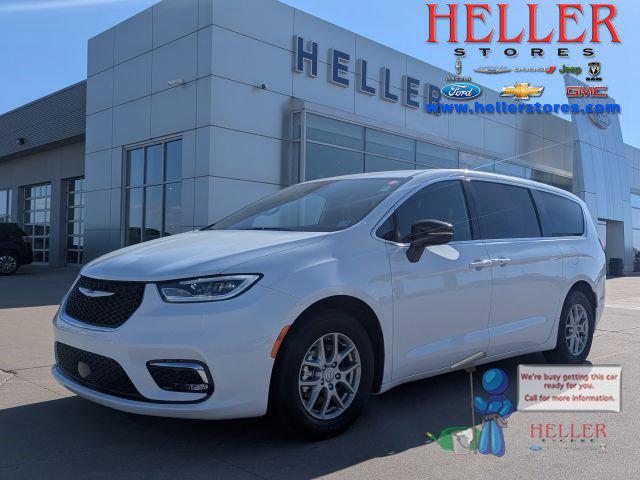 2025 Chrysler Pacifica Select for sale in El Paso, IL