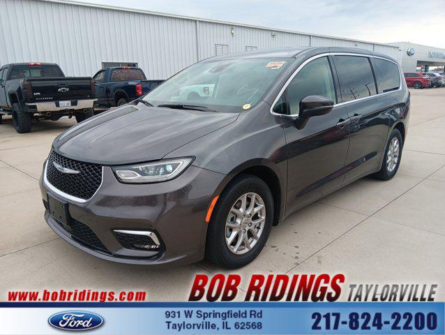 2023 Chrysler Pacifica Touring L for sale in Taylorville, IL