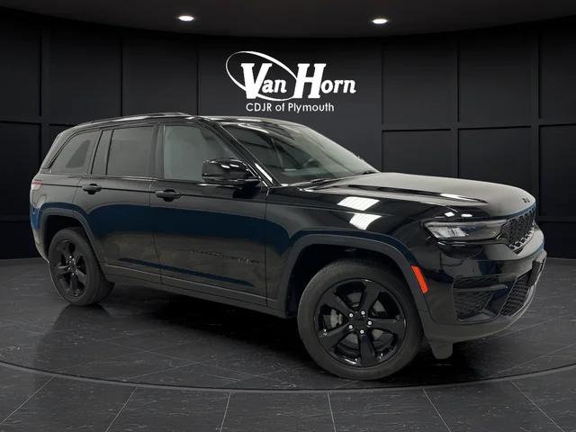 2023 Jeep Grand Cherokee Altitude 4x4 for sale in Plymouth, WI