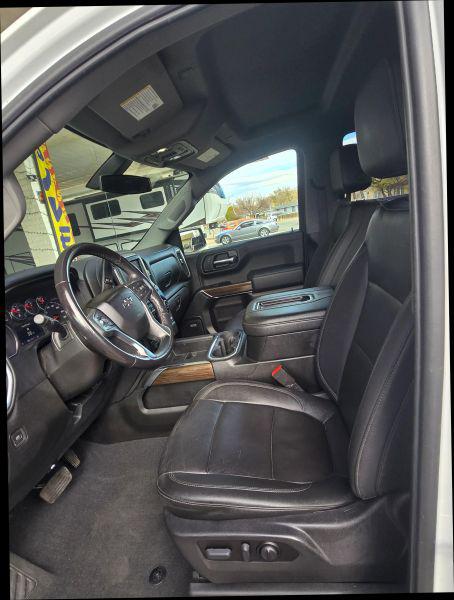 2022 Chevrolet Silverado 1500 4WD Crew Cab Short Bed RST