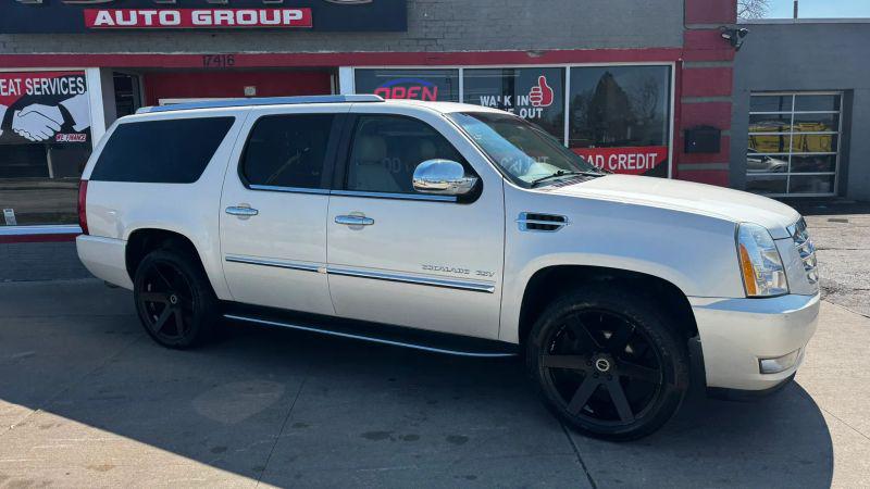 2011 Cadillac Escalade ESV Luxury