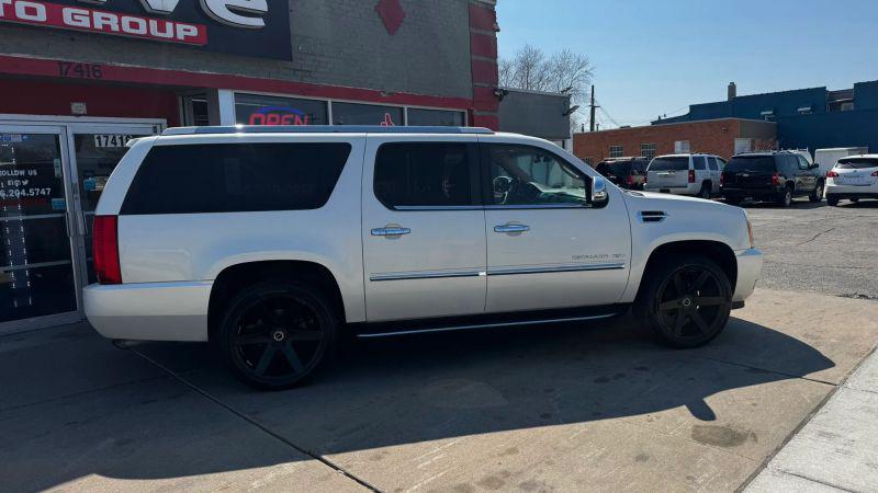 2011 Cadillac Escalade ESV Luxury