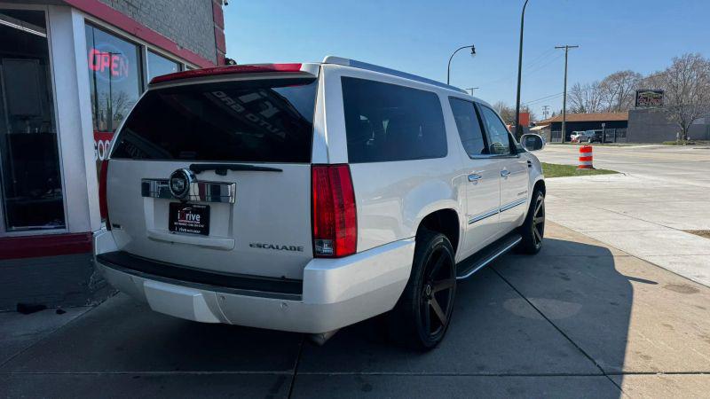 2011 Cadillac Escalade ESV Luxury
