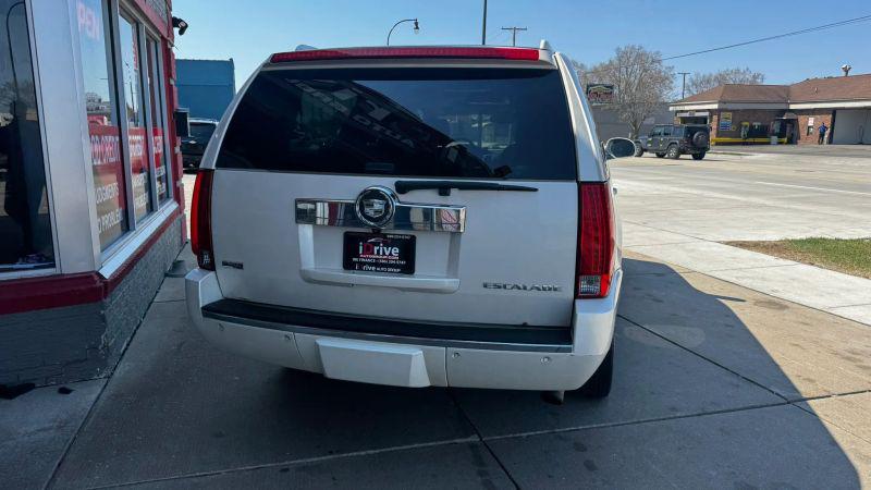 2011 Cadillac Escalade ESV Luxury
