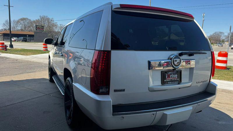 2011 Cadillac Escalade ESV Luxury