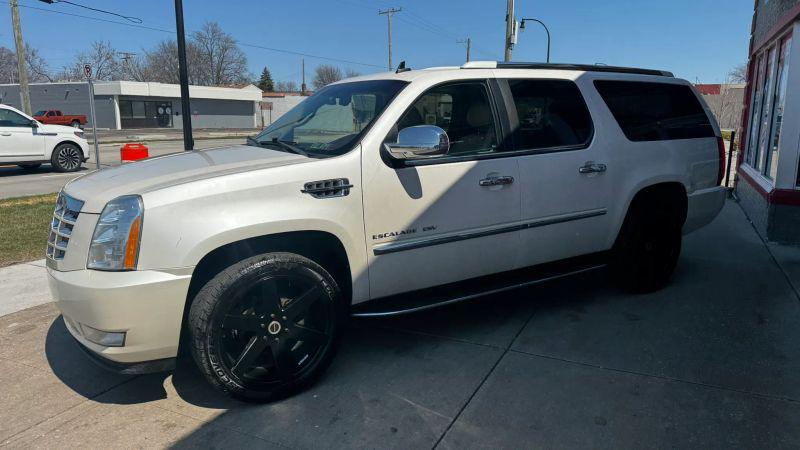 2011 Cadillac Escalade ESV Luxury