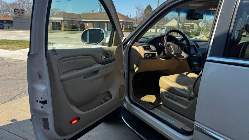 2011 Cadillac Escalade ESV Luxury