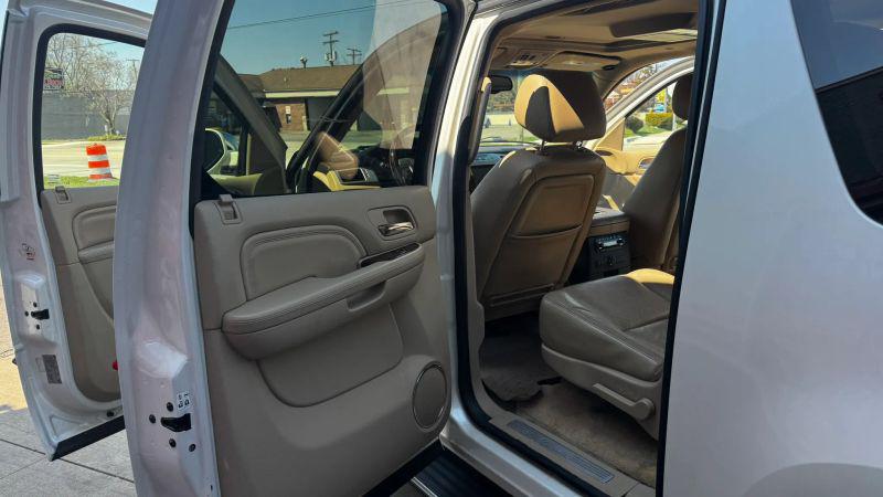 2011 Cadillac Escalade ESV Luxury