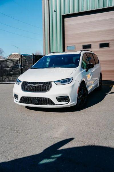 2025 Chrysler Pacifica Limited for sale in Malden, MA