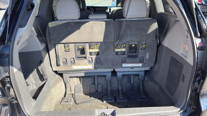 2015 Toyota Sienna XLE 8 Passenger