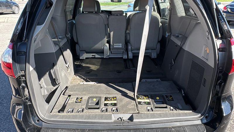 2015 Toyota Sienna XLE 8 Passenger