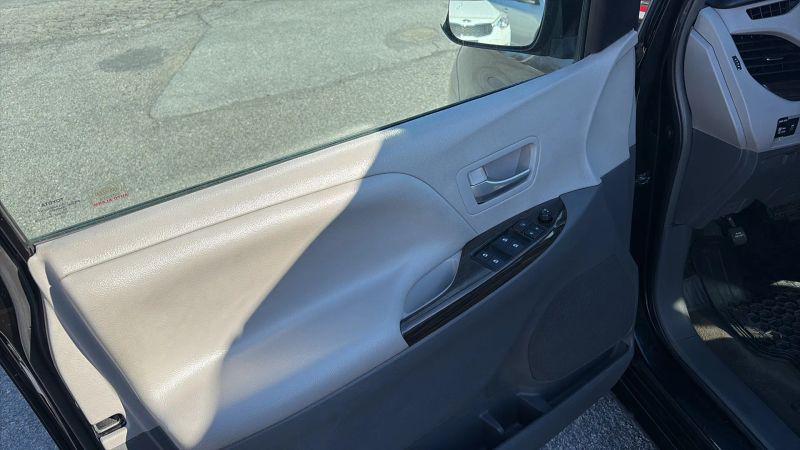 2015 Toyota Sienna XLE 8 Passenger