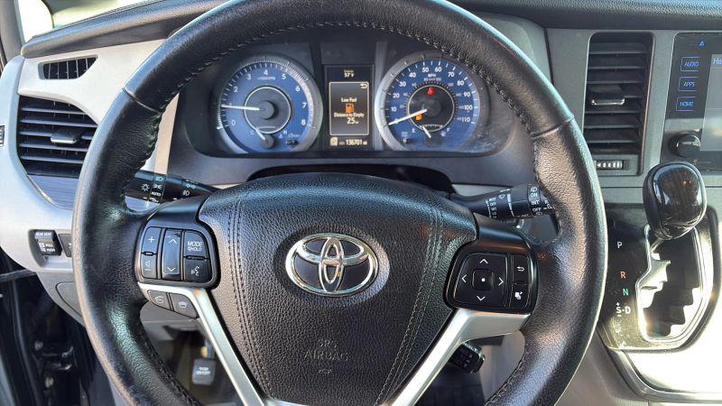 2015 Toyota Sienna XLE 8 Passenger