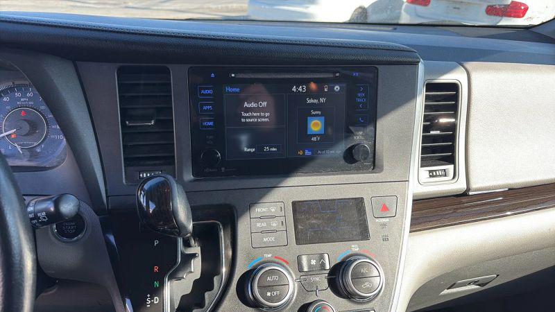 2015 Toyota Sienna XLE 8 Passenger