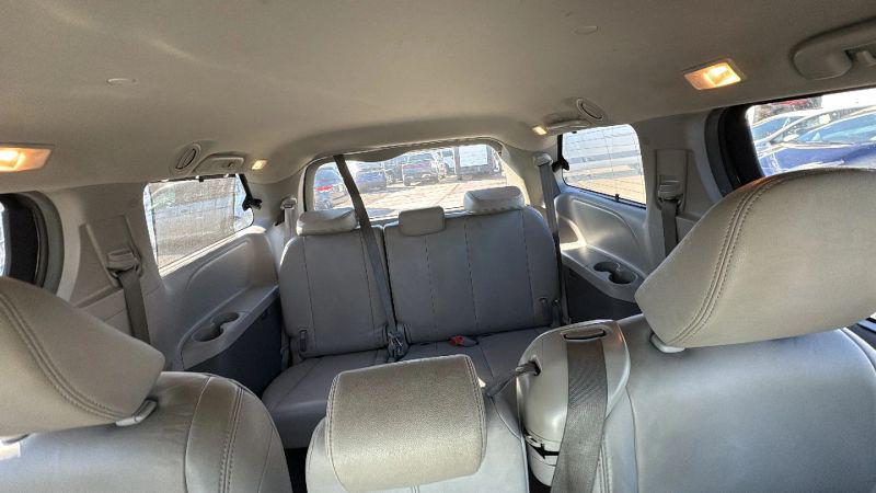 2015 Toyota Sienna XLE 8 Passenger