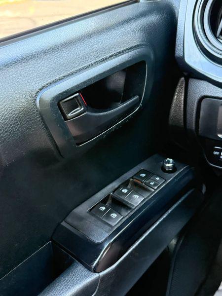 2017 Toyota Tacoma SR