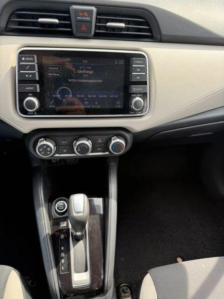 2021 Nissan Versa SV Xtronic CVT