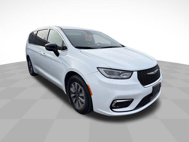2024 Chrysler Pacifica Hybrid Select