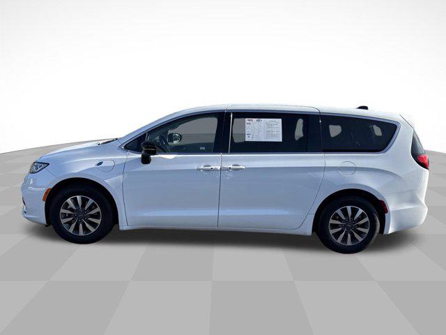 2024 Chrysler Pacifica Hybrid Select