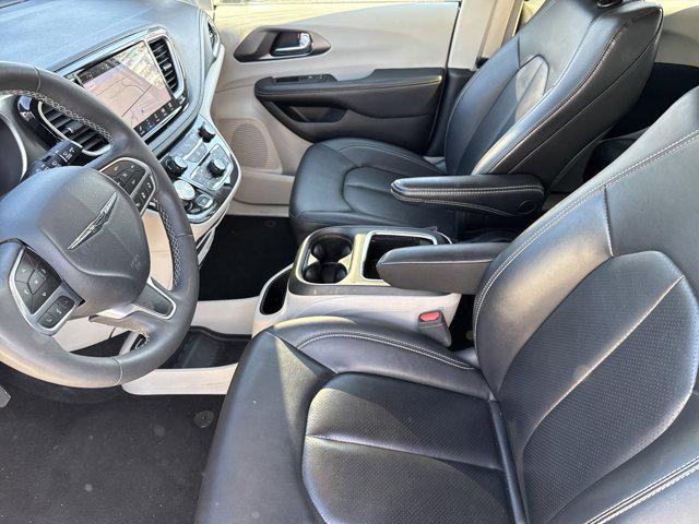 2024 Chrysler Pacifica Hybrid Select